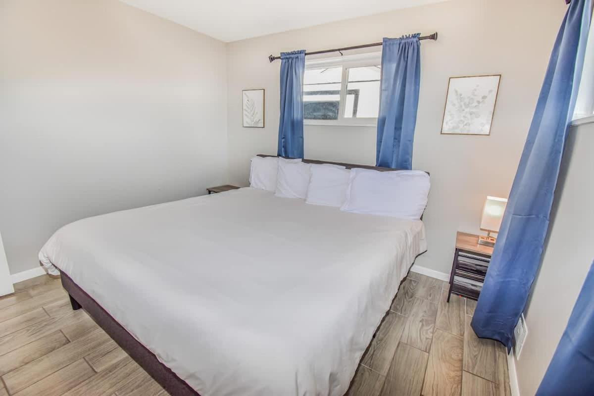 Awesome Two Bedroom Family Upper Unit In Denver